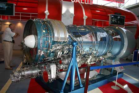 新的航空潤滑油如何換掉機器中舊的潤滑油？